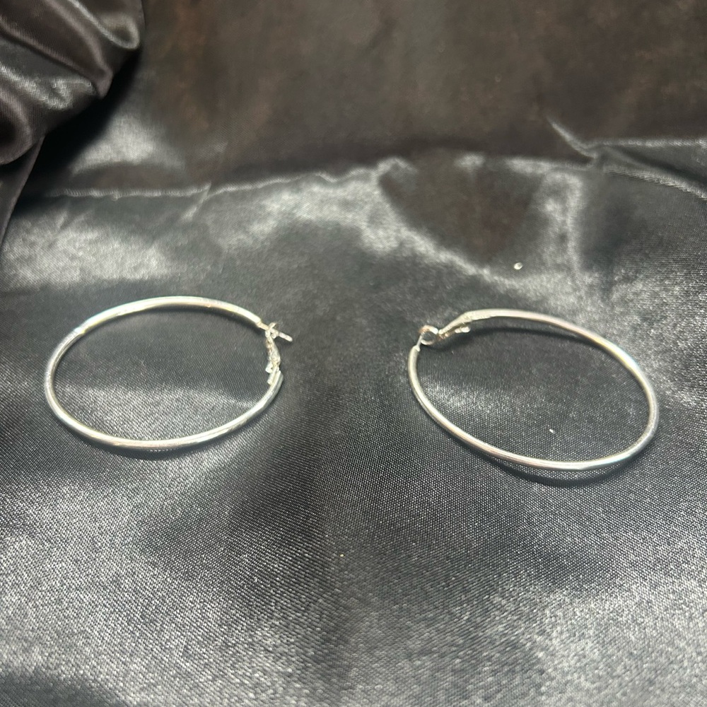 Women’s jewelry hoop earrings